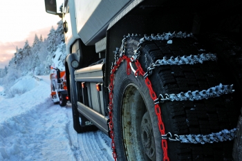Truck_red_side_chain